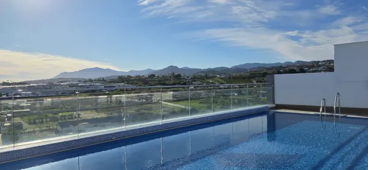 Venta de apartamento en planta media en Nueva Andalucía 0