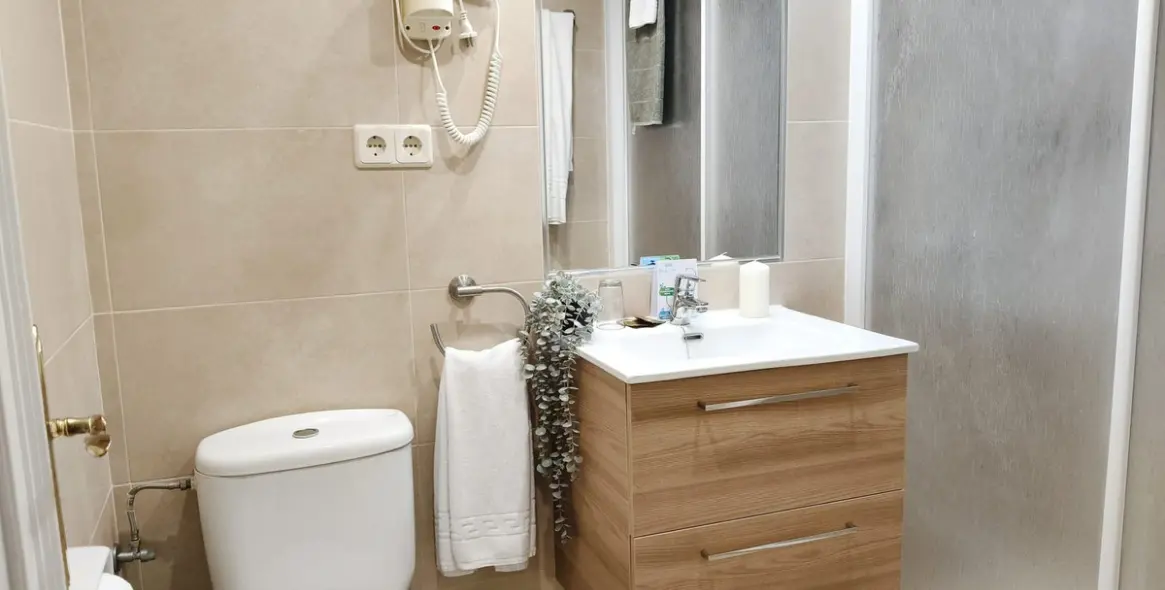 Sale of middle floor apartment in Fuengirola 2