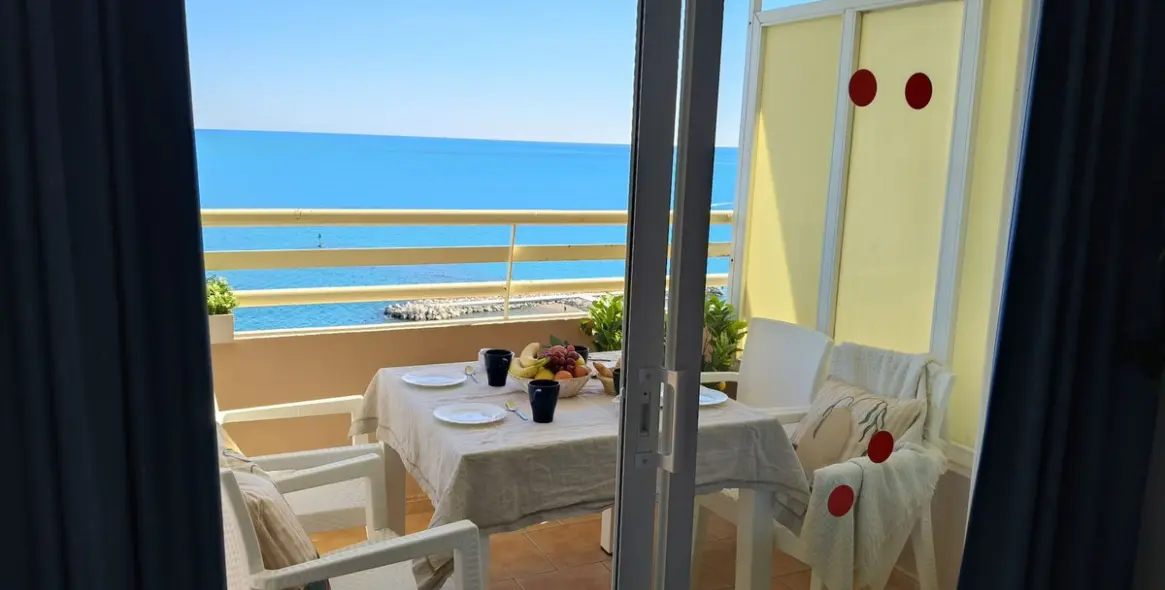 Sale of middle floor apartment in Fuengirola 6