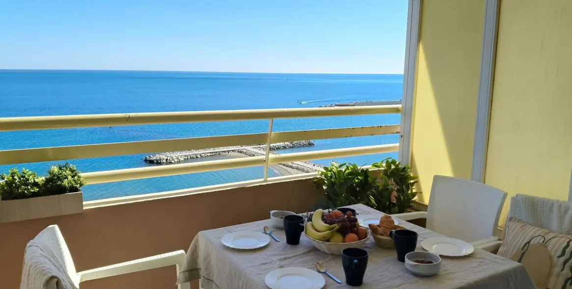 Sale of middle floor apartment in Fuengirola 13