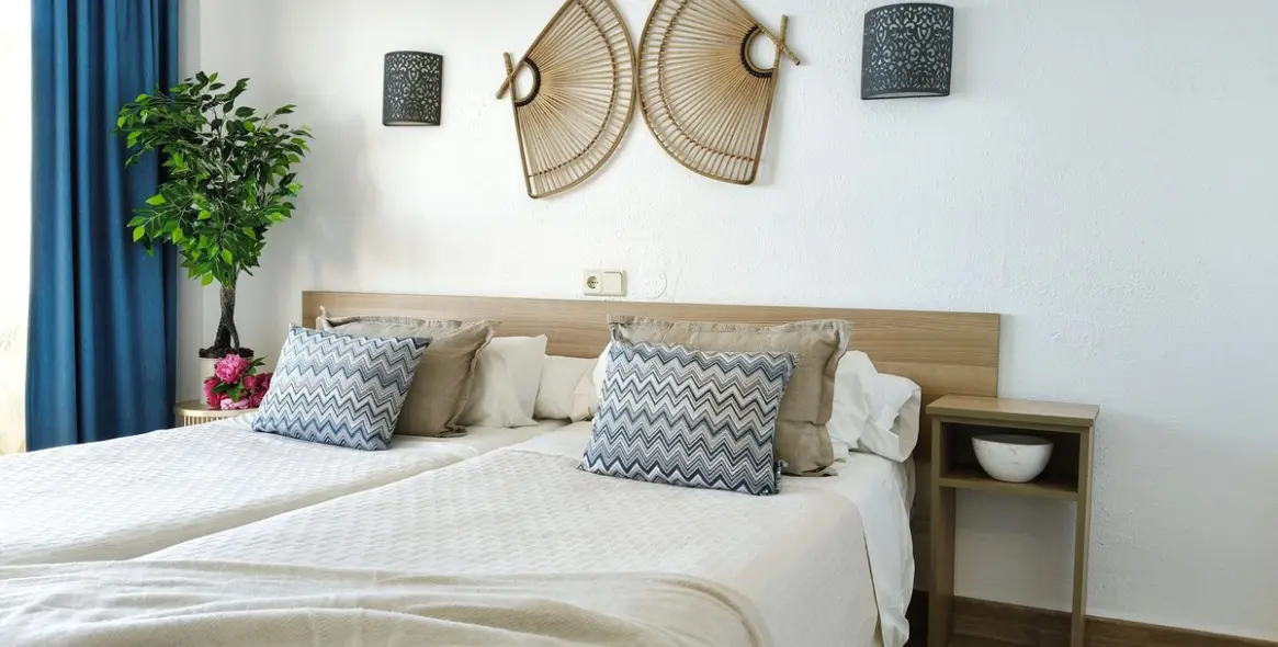 Sale of middle floor apartment in Fuengirola 18