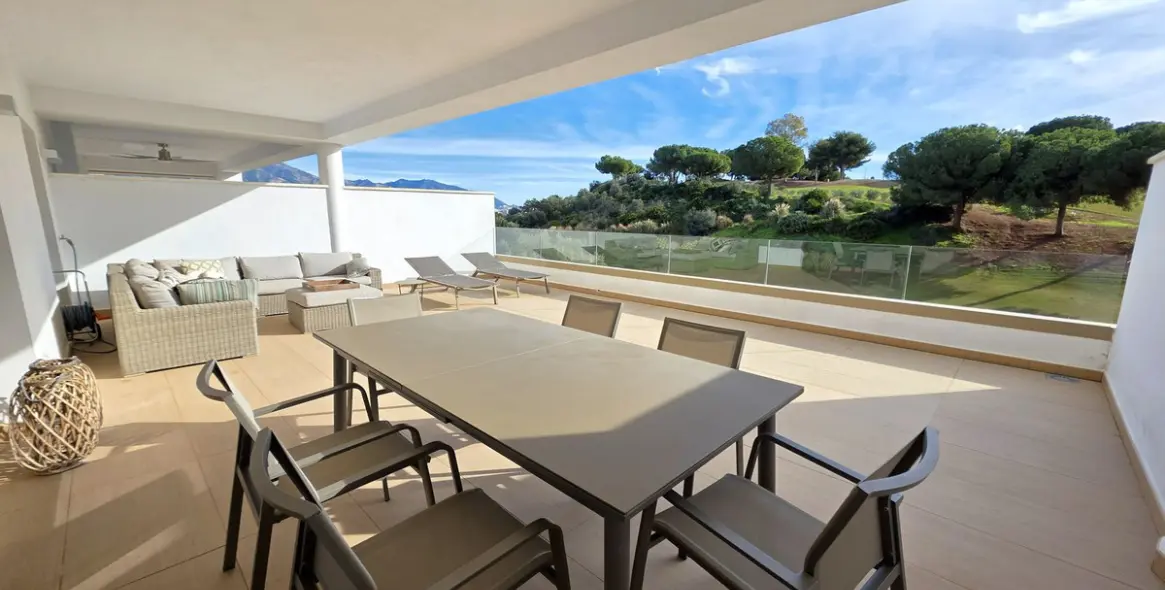 Sale of middle floor apartment in La Cala Golf 2