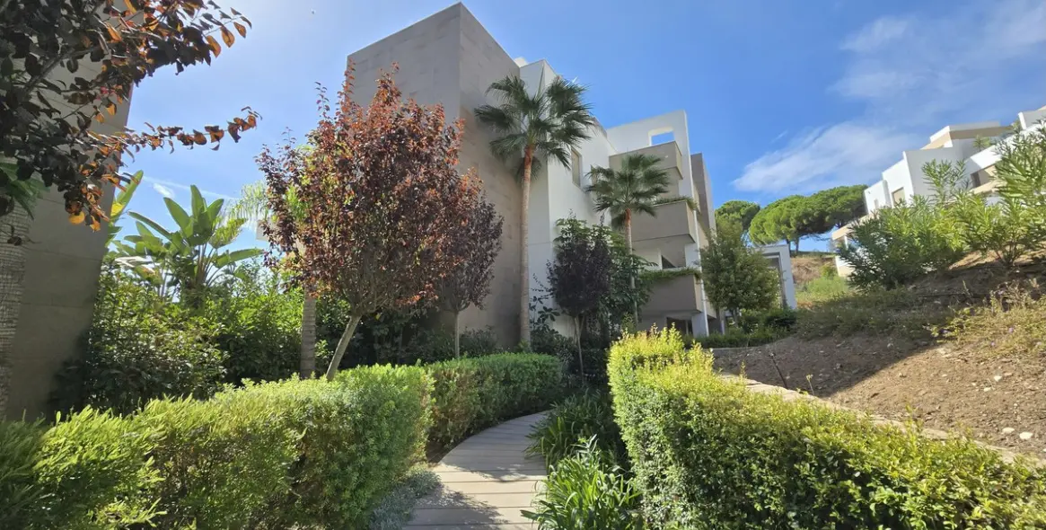 Продажа апартаментов на среднем этаже в La Cala Golf 33