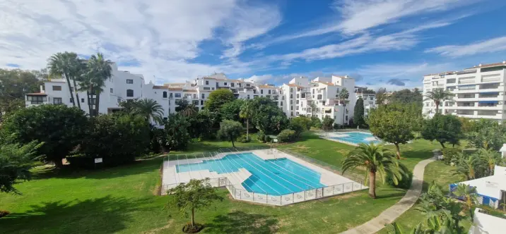 Продажа апартаментов на среднем этаже в Puerto Banús 0