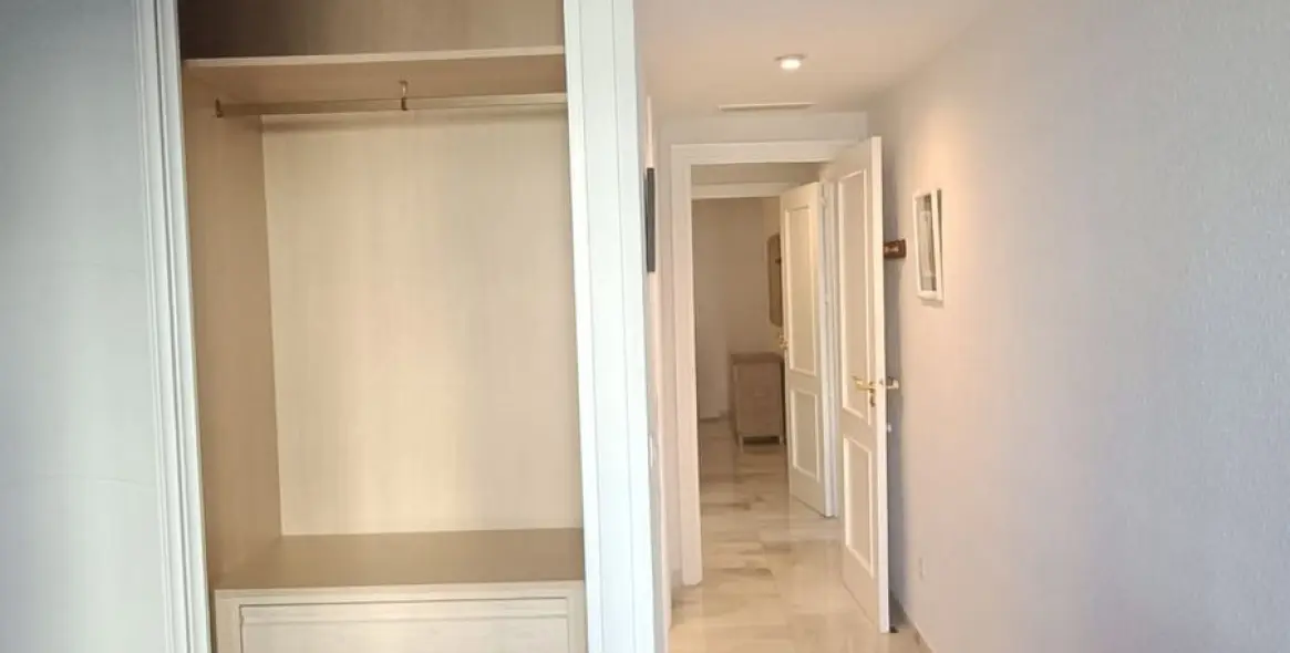 Продажа апартаментов на среднем этаже в Puerto Banús 20