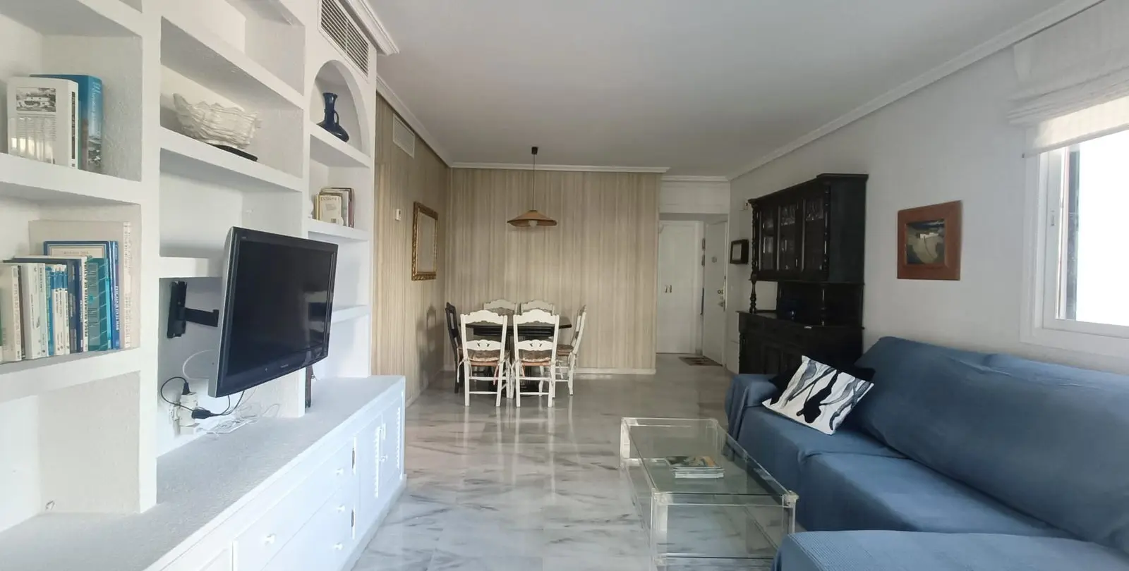 Sale of middle floor apartment in Puerto Banús 3