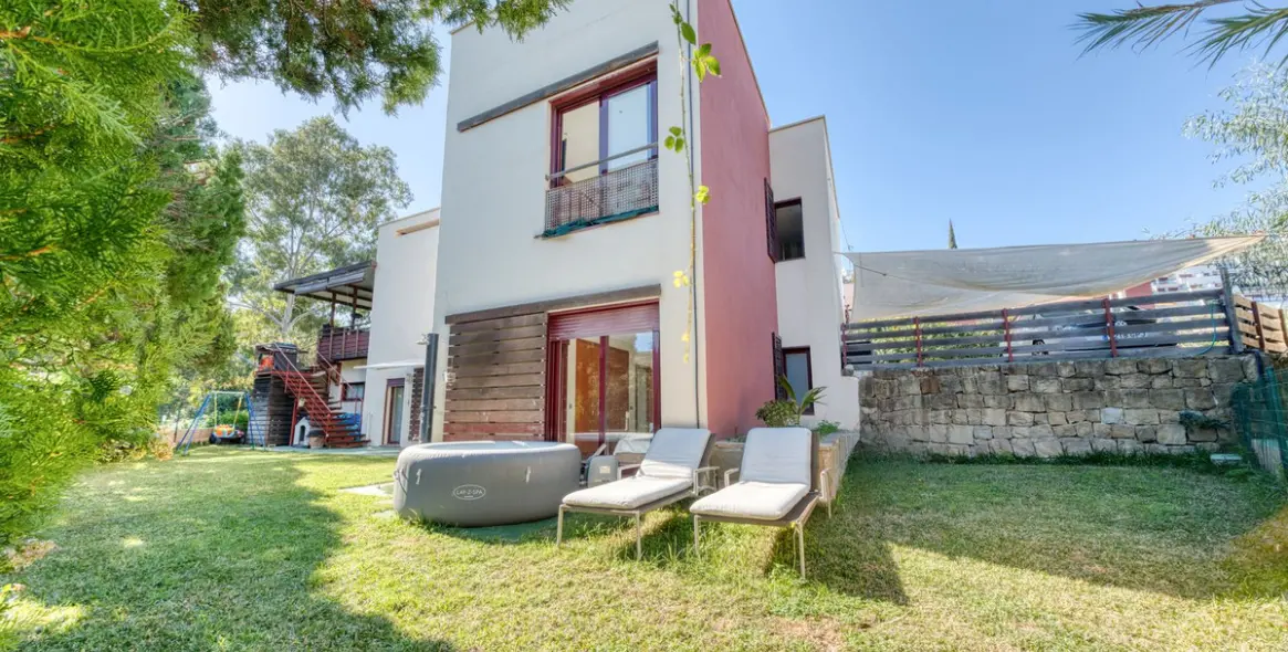 Продажа  отдельно стоящей виллы в Los Flamingos 3