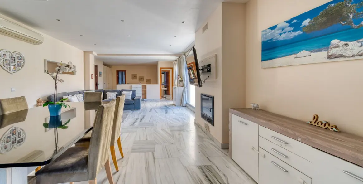 Продажа  отдельно стоящей виллы в Los Flamingos 5