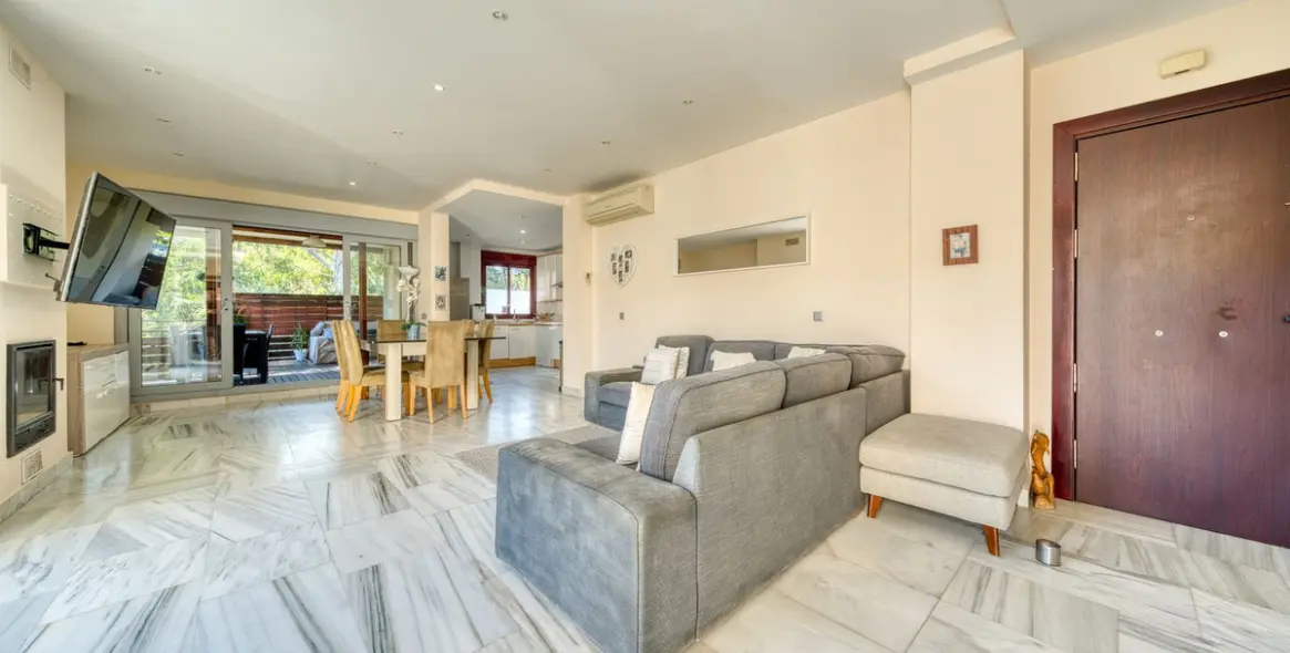 Продажа  отдельно стоящей виллы в Los Flamingos 6