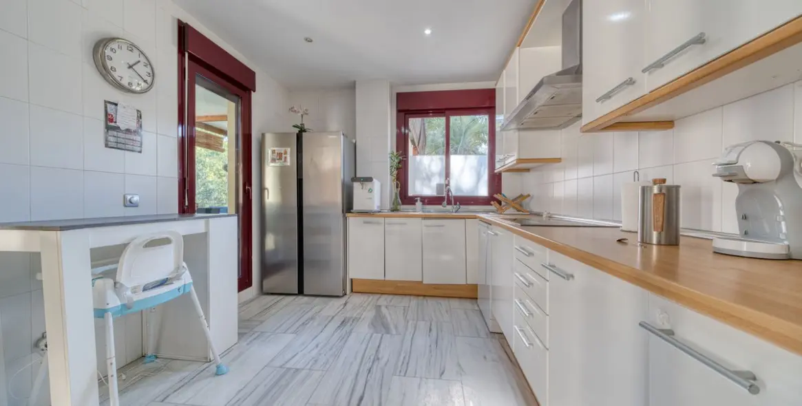 Продажа  отдельно стоящей виллы в Los Flamingos 9