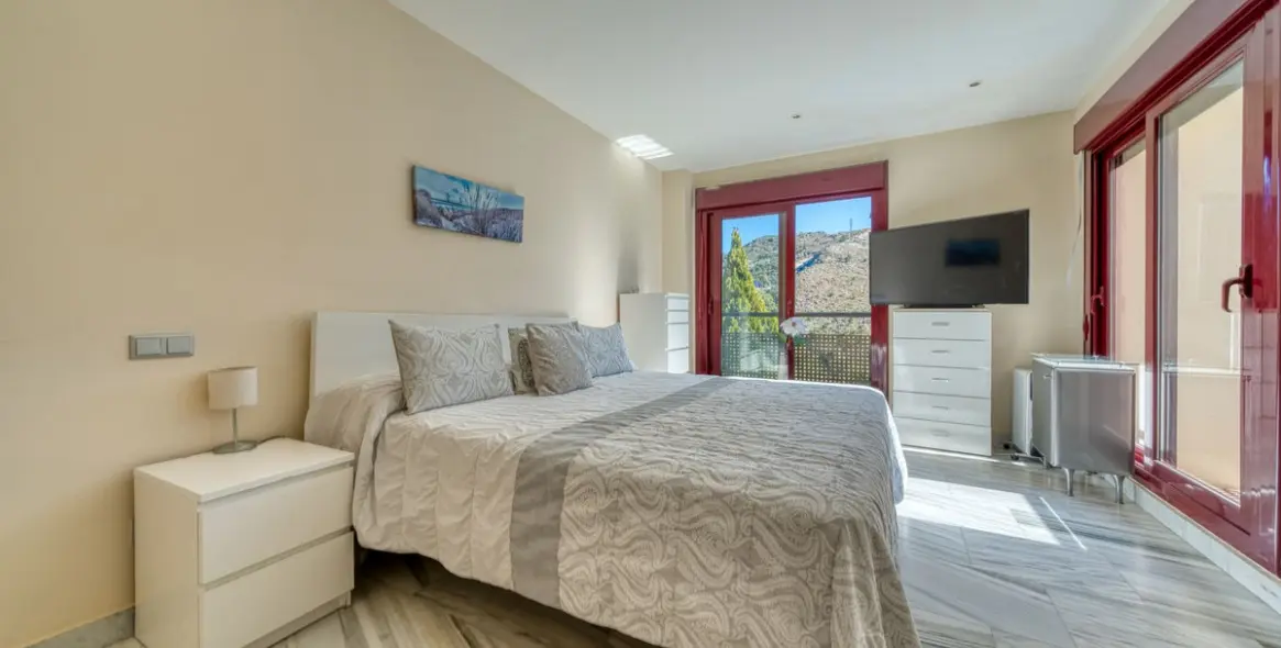 Продажа  отдельно стоящей виллы в Los Flamingos 14