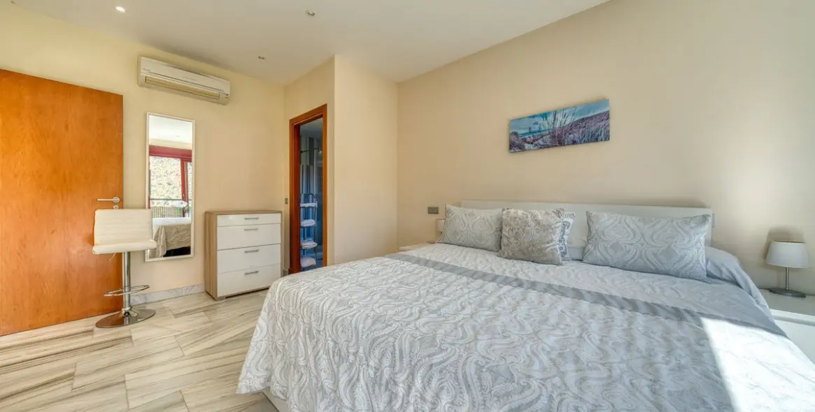 Продажа  отдельно стоящей виллы в Los Flamingos 15