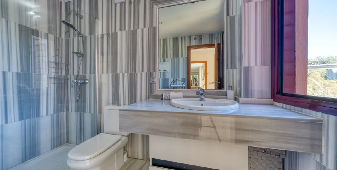 Продажа  отдельно стоящей виллы в Los Flamingos 16