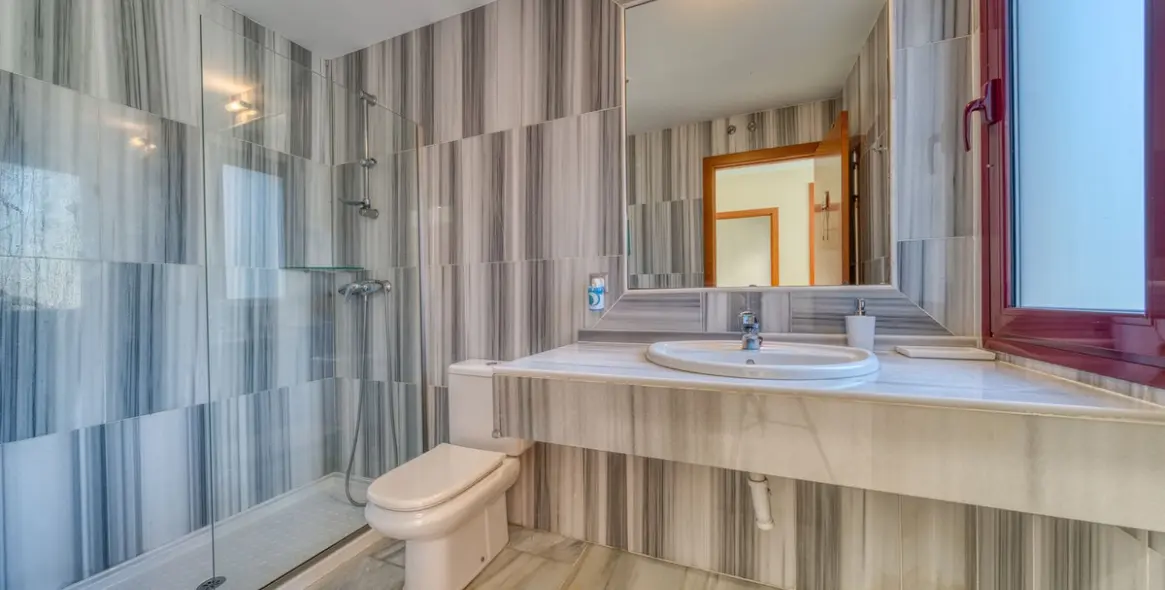 Продажа  отдельно стоящей виллы в Los Flamingos 19