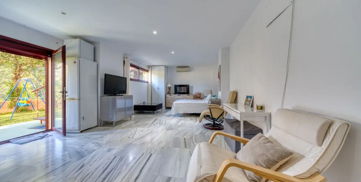 Продажа  отдельно стоящей виллы в Los Flamingos 20