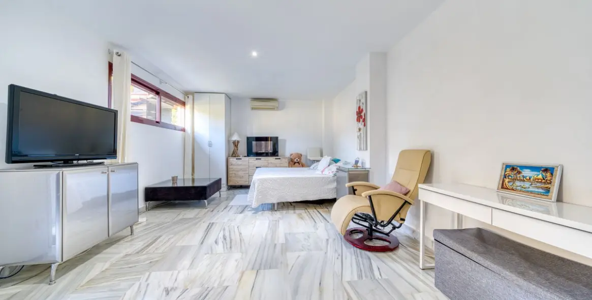 Sale of detached villa in Los Flamingos 21