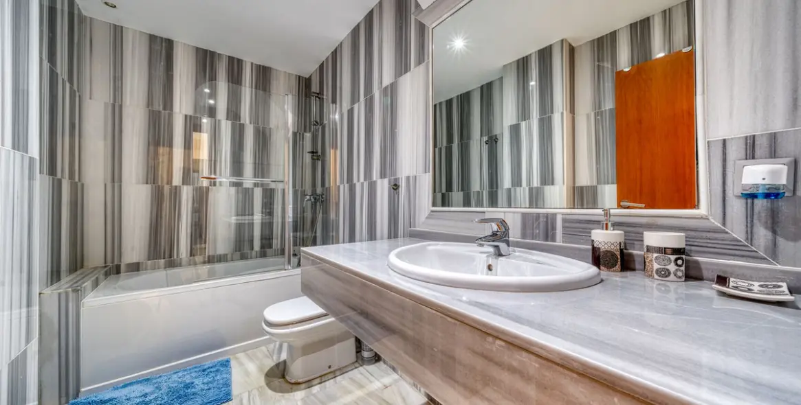 Sale of detached villa in Los Flamingos 23