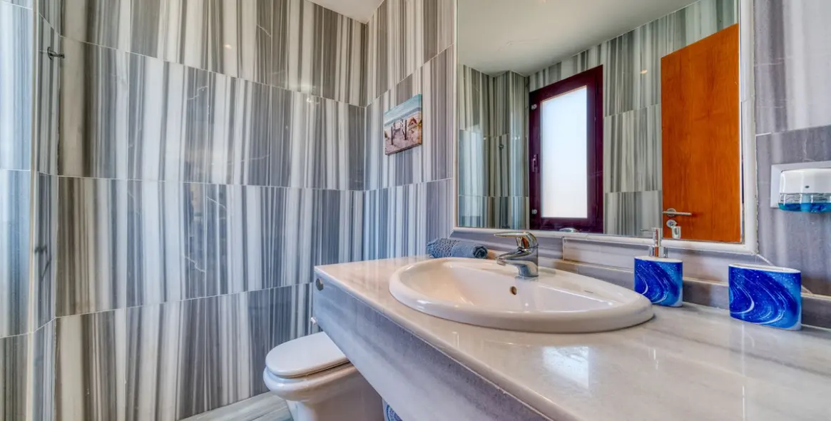 Sale of detached villa in Los Flamingos 25