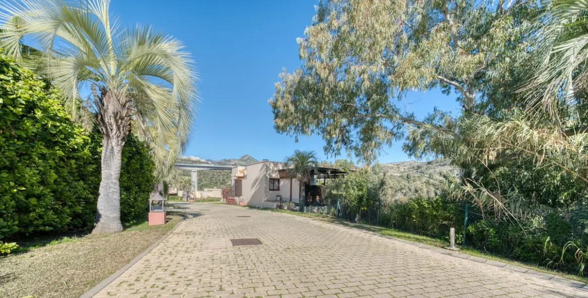 Sale of detached villa in Los Flamingos 27