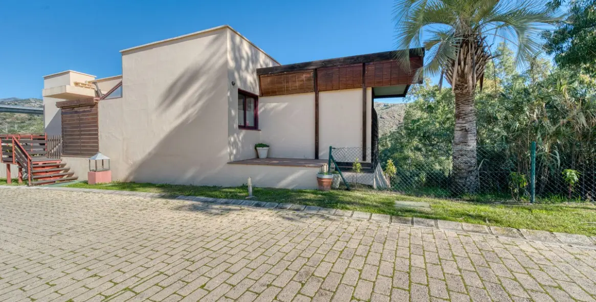 Sale of detached villa in Los Flamingos 28