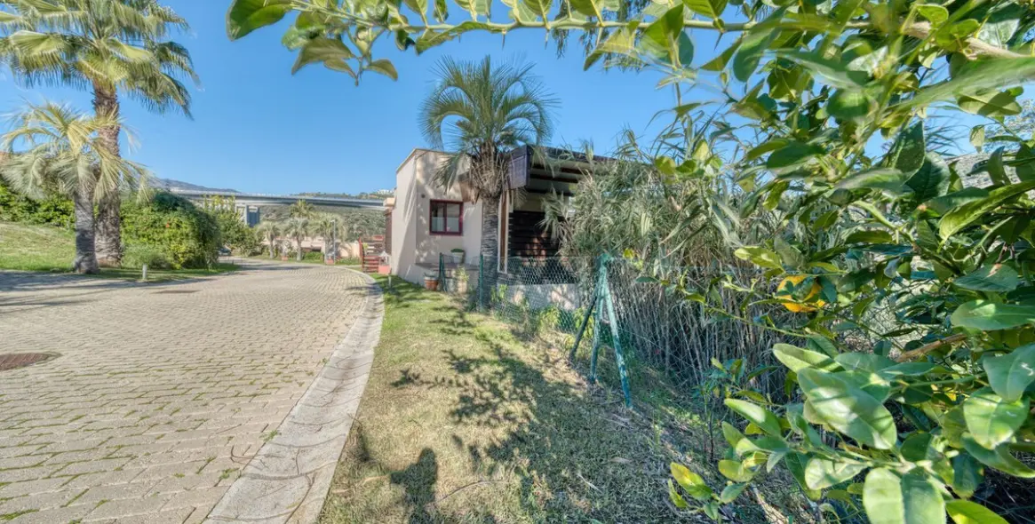 Sale of detached villa in Los Flamingos 29