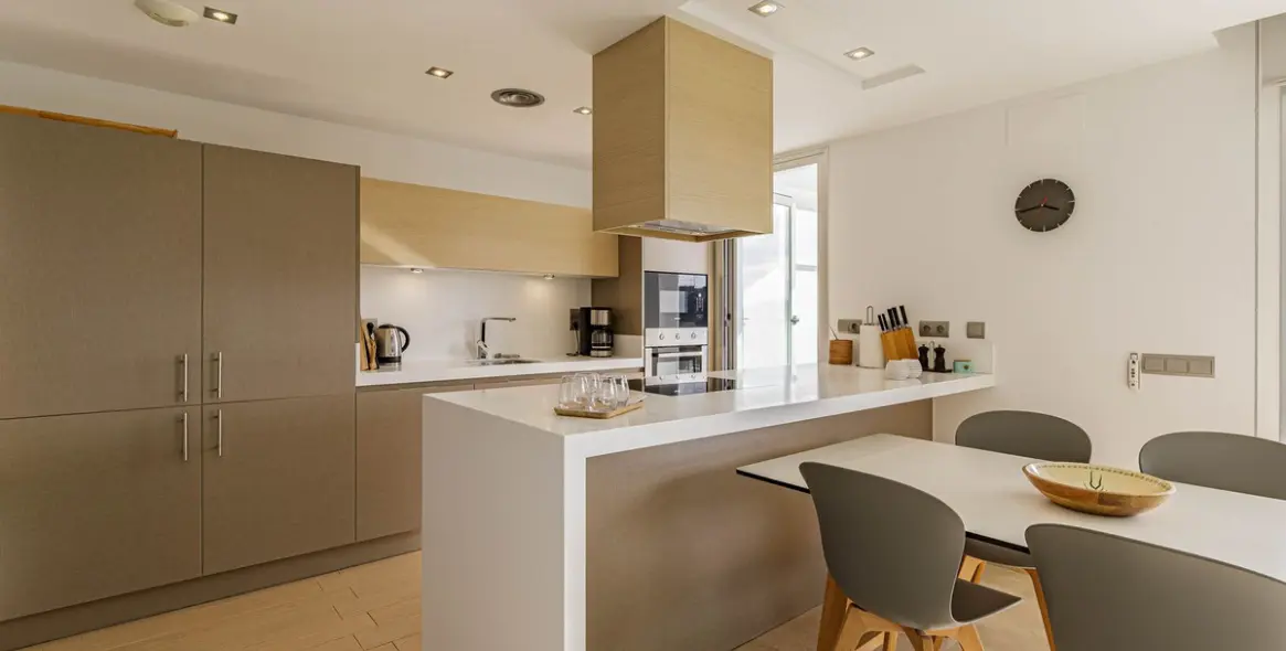 Продажа апартаментов на среднем этаже в Los Arqueros 4