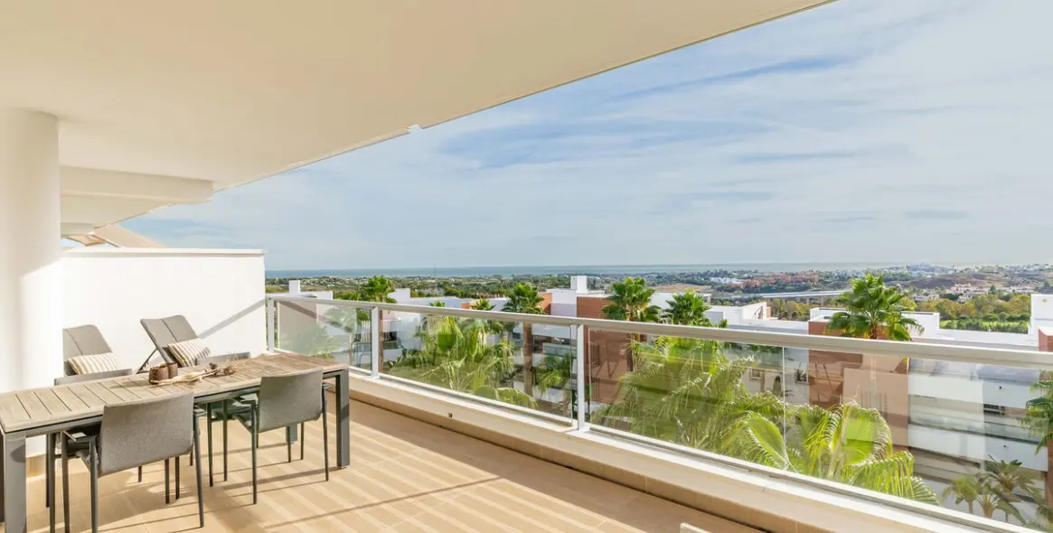 Продажа апартаментов на среднем этаже в Los Arqueros 5