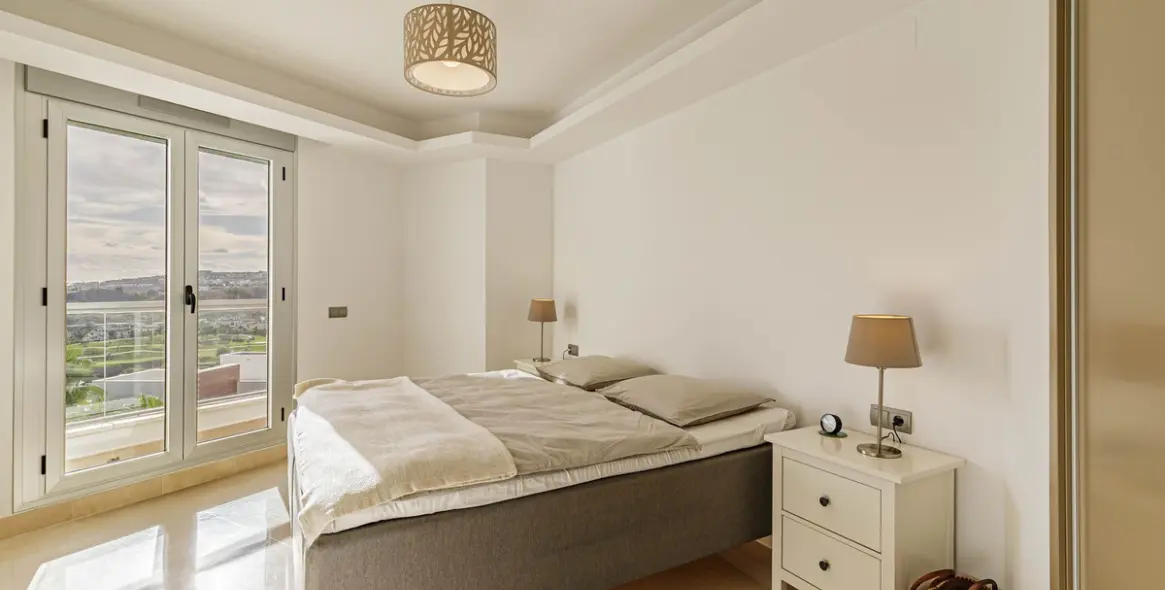 Продажа апартаментов на среднем этаже в Los Arqueros 6