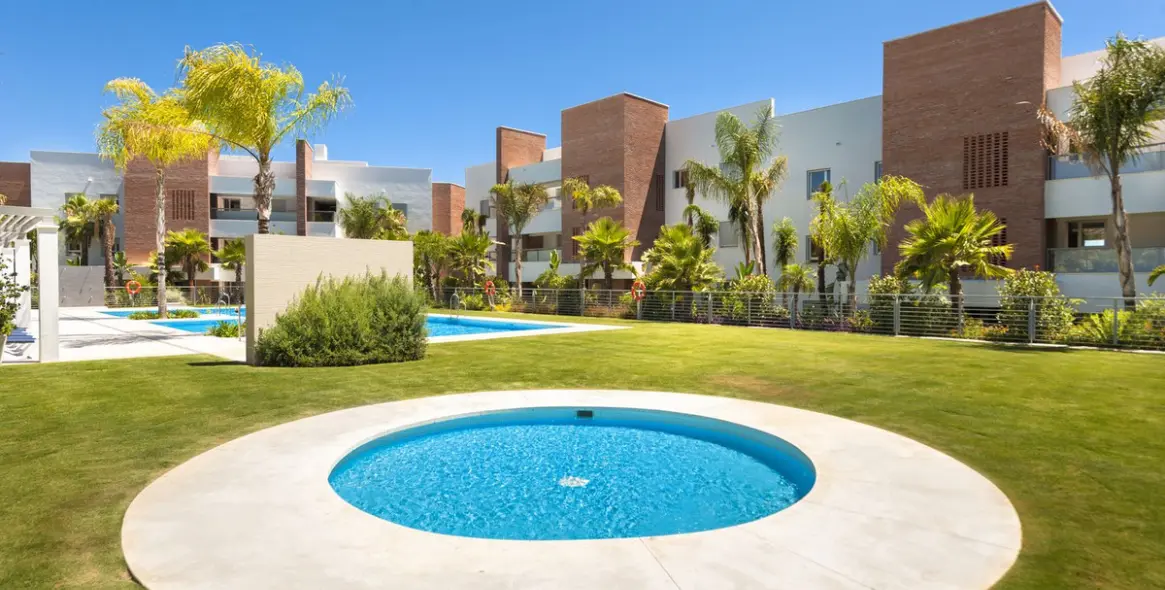 Продажа апартаментов на среднем этаже в Los Arqueros 13