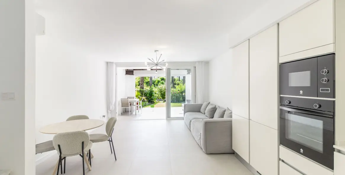 Продажа таунхауса в New Golden Mile 7