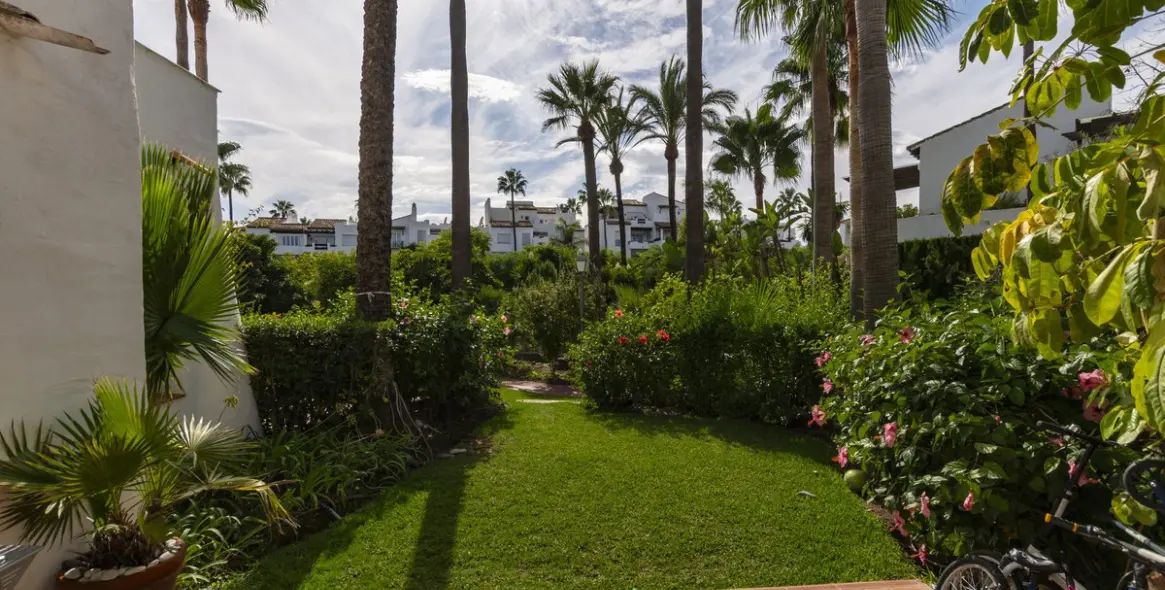 Sale of townhouse in New Golden Mile 29