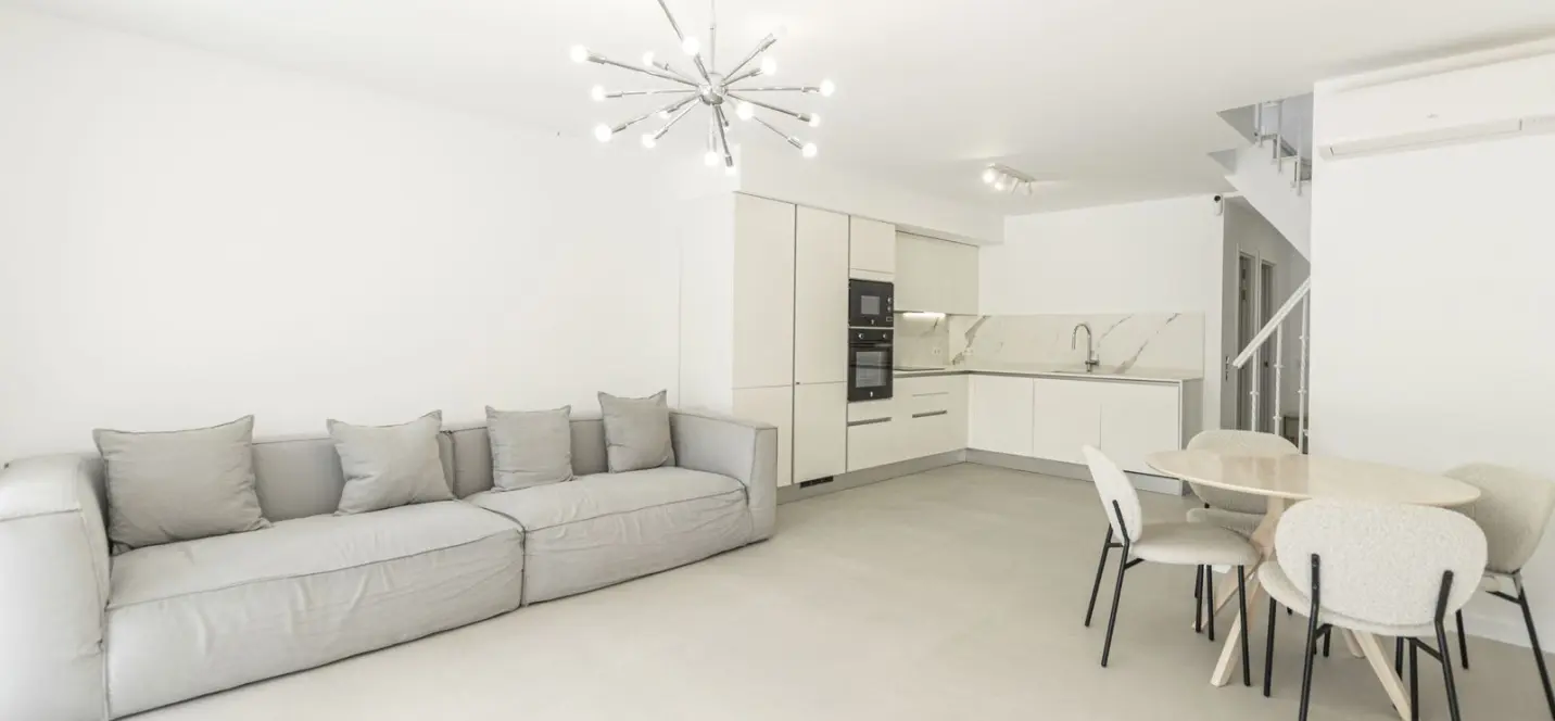 Sale of townhouse in New Golden Mile 4