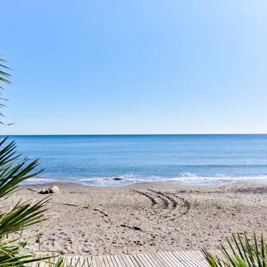 Продажа апартаментов на первом этаже в Estepona