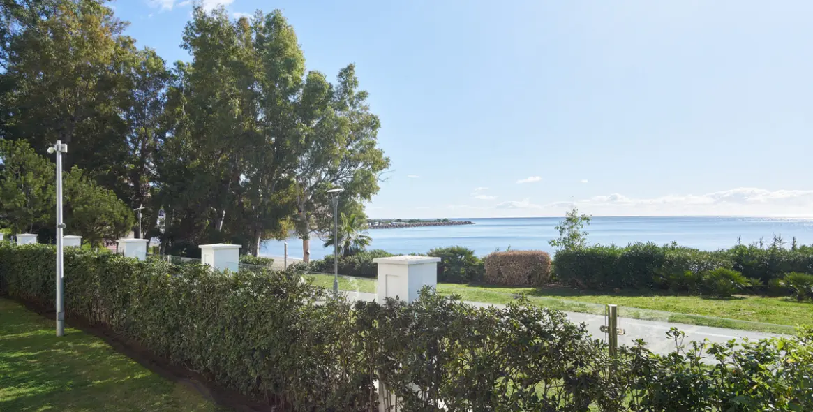 Продажа апартаментов на первом этаже в Estepona 2