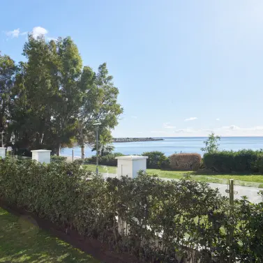 Продажа апартаментов на первом этаже в Estepona