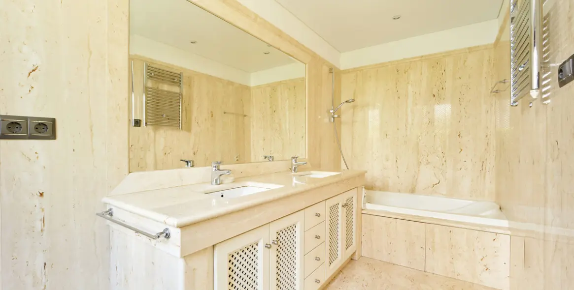 Продажа апартаментов на первом этаже в Estepona 5