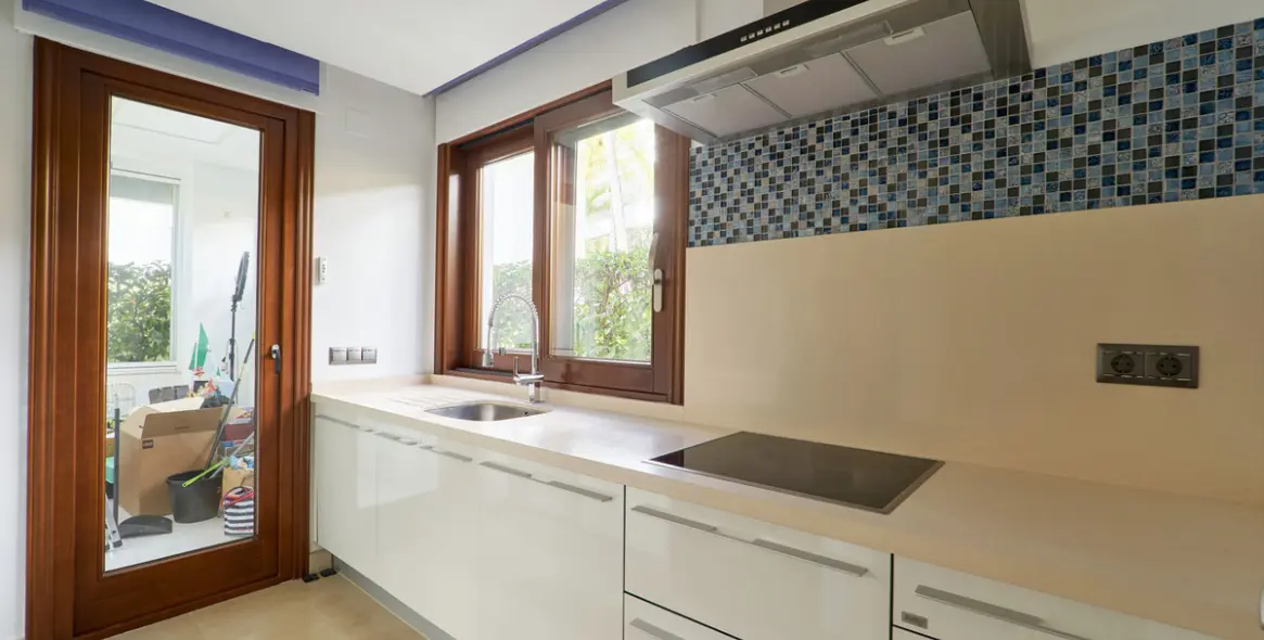 Продажа апартаментов на первом этаже в Estepona 10