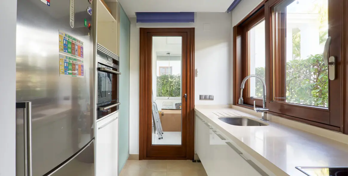 Продажа апартаментов на первом этаже в Estepona 11