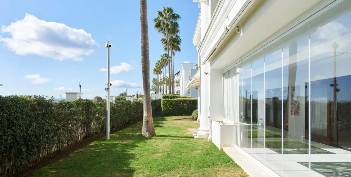 Продажа апартаментов на первом этаже в Estepona 12