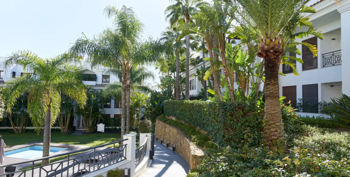 Продажа апартаментов на первом этаже в Estepona 24