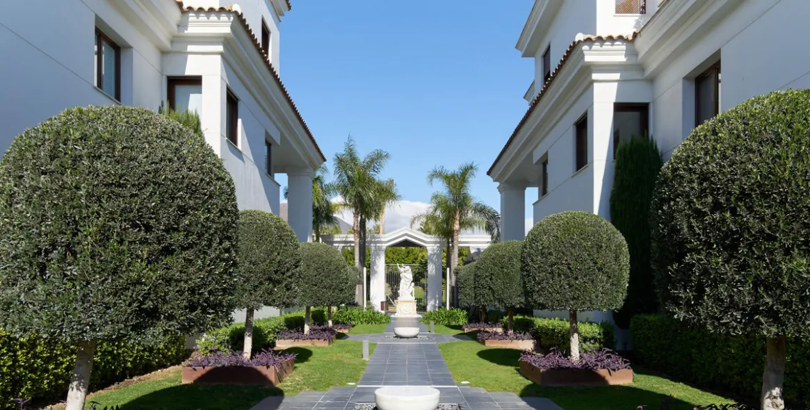 Продажа апартаментов на первом этаже в Estepona 25