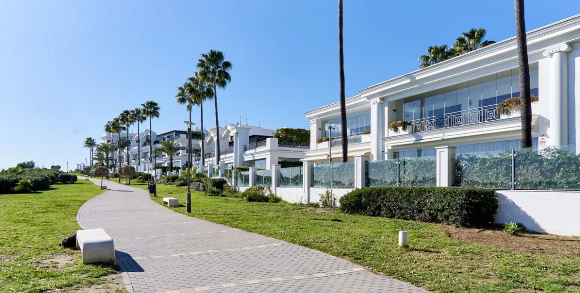 Продажа апартаментов на первом этаже в Estepona 27