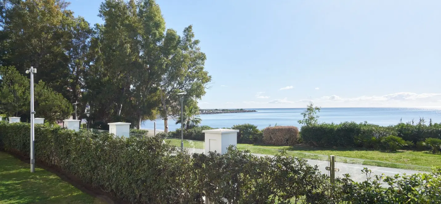 Продажа апартаментов на первом этаже в Estepona 1