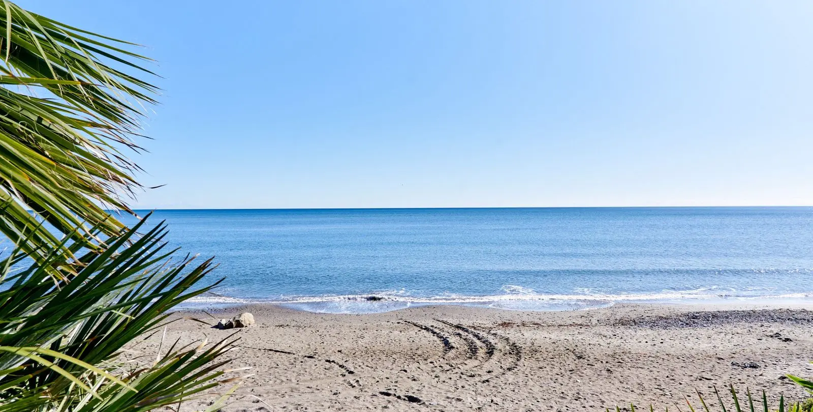 Venta de apartamento en planta baja en Estepona 1
