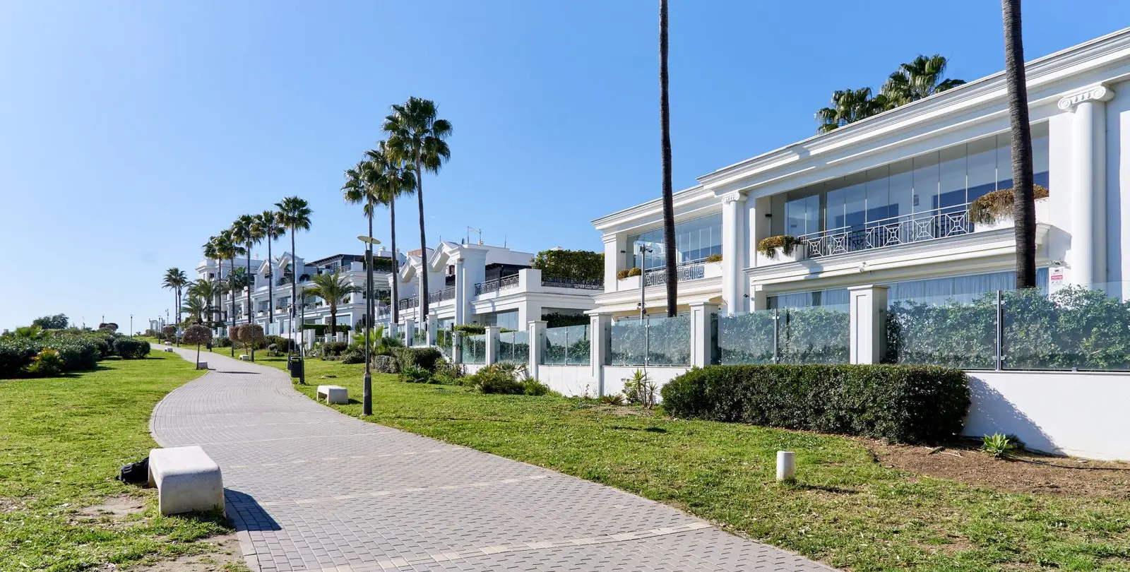 Venta de apartamento en planta baja en Estepona 27