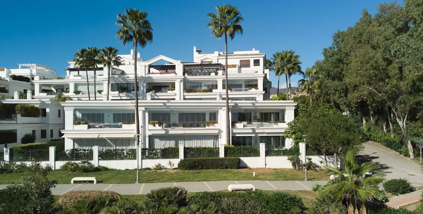 Venta de apartamento en planta baja en Estepona 28
