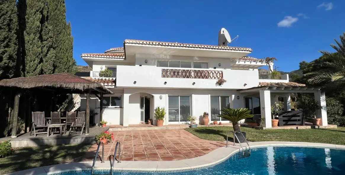Продажа  отдельно стоящей виллы в Mijas 1
