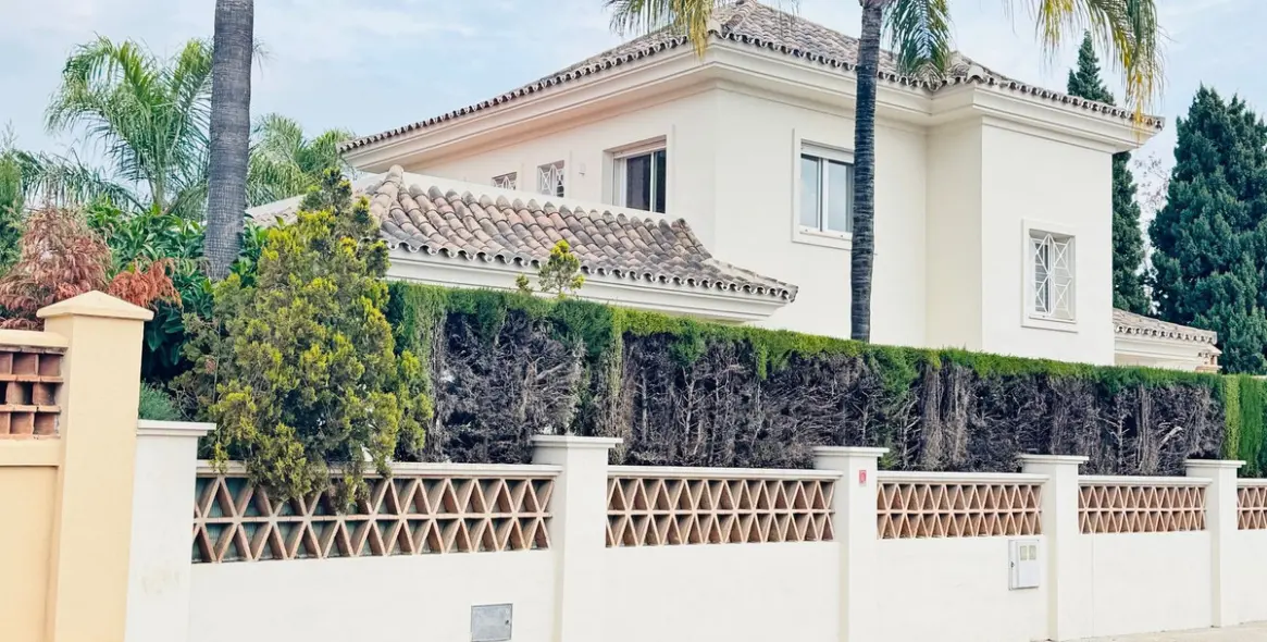 Продажа  отдельно стоящей виллы в Guadalmina Alta 1