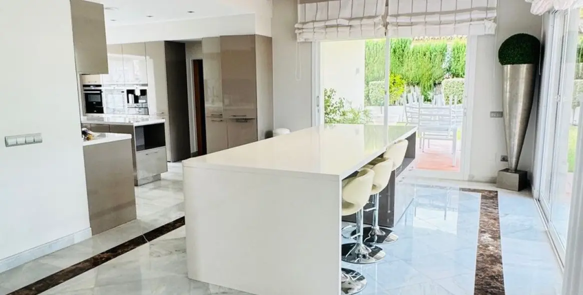 Venta de villa independiente en Guadalmina Alta 17