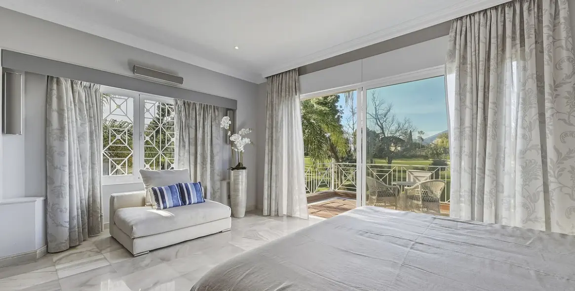 Продажа  отдельно стоящей виллы в Guadalmina Alta 22